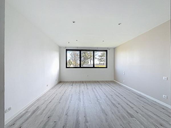A LOUER RUE GENERAL LIZE MAISON T6 NON MEUBLE DISPONIBLE DE SUITE