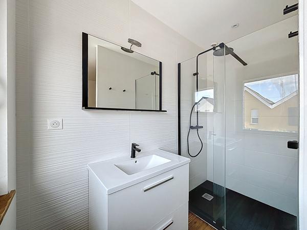 A LOUER RUE GENERAL LIZE MAISON T6 NON MEUBLE DISPONIBLE DE SUITE