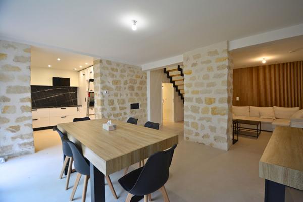 Appartement en souplex - pierres - terrasse