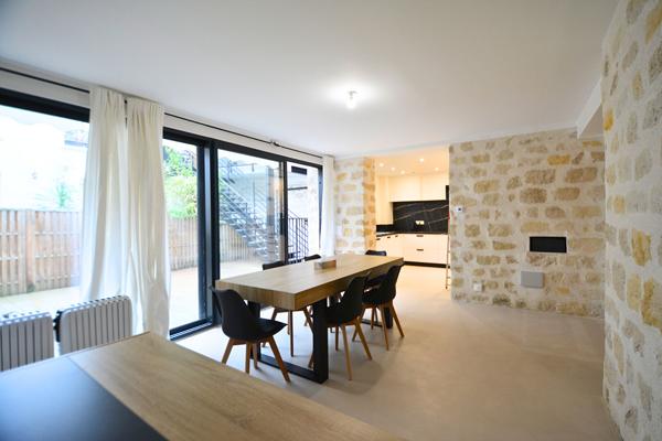 Appartement en souplex - pierres - terrasse