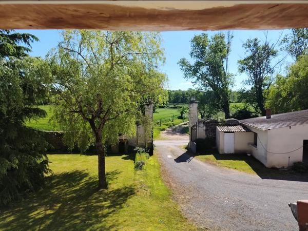 Corps de ferme avec 2 habitations et grange sur plus de 5000