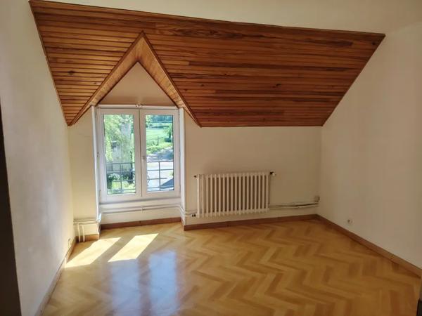 Corps de ferme avec 2 habitations et grange sur plus de 5000