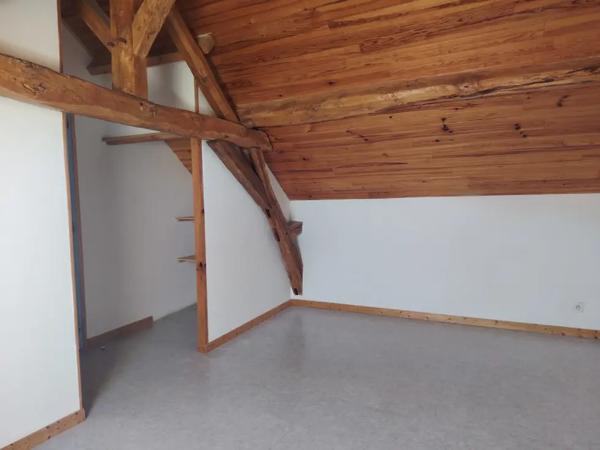 Corps de ferme avec 2 habitations et grange sur plus de 5000