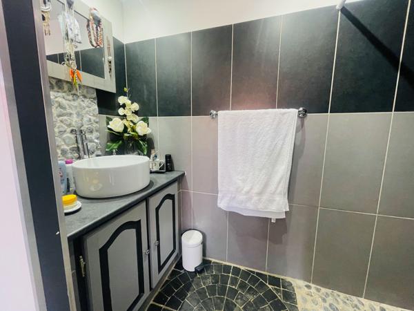 VILLA T6 + APPARTEMENT T2 INDEPENDANT