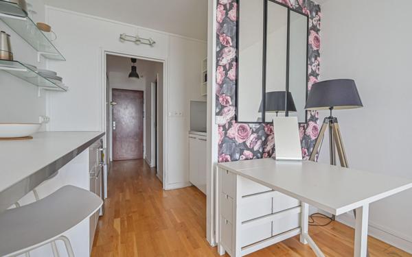 Appartement à vendre    1 pièce • 26,47 m2 Paris 18