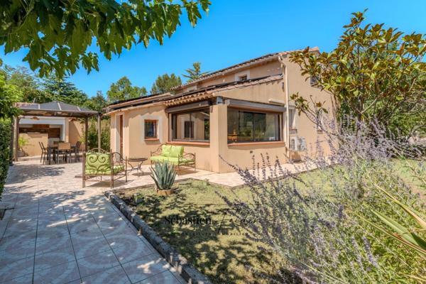 Maison à vendre à SIGNES (83) - Parcelle de plus d'un hectare - Piscine - Nombreuses annexes et dépendances - Calme absolu - Ensoleillée