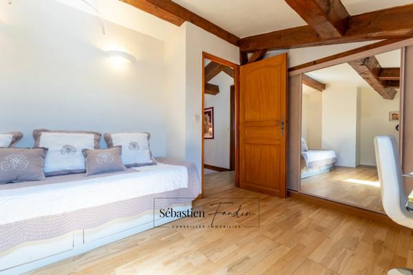 Maison à vendre à SIGNES (83) - Parcelle de plus d'un hectare - Piscine - Nombreuses annexes et dépendances - Calme absolu - Ensoleillée