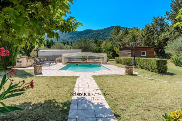 Maison à vendre à SIGNES (83) - Parcelle de plus d'un hectare - Piscine - Nombreuses annexes et dépendances - Calme absolu - Ensoleillée
