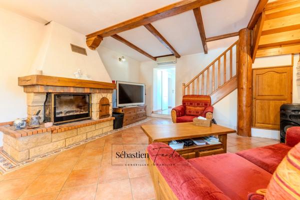 Maison à vendre à SIGNES (83) - Parcelle de plus d'un hectare - Piscine - Nombreuses annexes et dépendances - Calme absolu - Ensoleillée