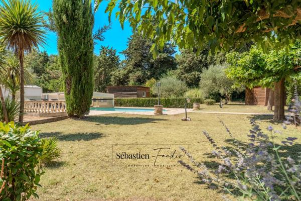 Maison à vendre à SIGNES (83) - Parcelle de plus d'un hectare - Piscine - Nombreuses annexes et dépendances - Calme absolu - Ensoleillée