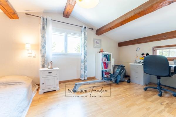 Maison à vendre à SIGNES (83) - Parcelle de plus d'un hectare - Piscine - Nombreuses annexes et dépendances - Calme absolu - Ensoleillée