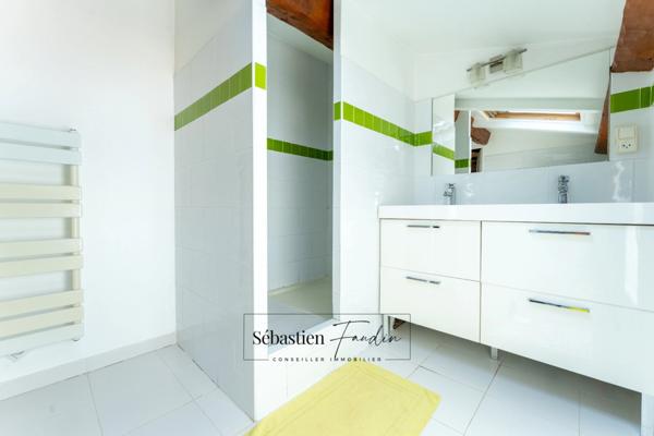 Maison à vendre à SIGNES (83) - Parcelle de plus d'un hectare - Piscine - Nombreuses annexes et dépendances - Calme absolu - Ensoleillée