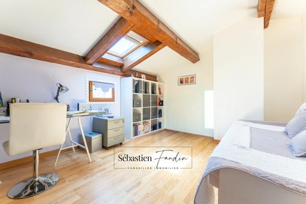 Maison à vendre à SIGNES (83) - Parcelle de plus d'un hectare - Piscine - Nombreuses annexes et dépendances - Calme absolu - Ensoleillée