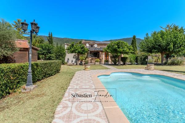 Maison à vendre à SIGNES (83) - Parcelle de plus d'un hectare - Piscine - Nombreuses annexes et dépendances - Calme absolu - Ensoleillée