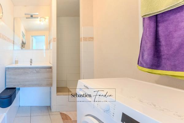 Maison à vendre à SIGNES (83) - Parcelle de plus d'un hectare - Piscine - Nombreuses annexes et dépendances - Calme absolu - Ensoleillée