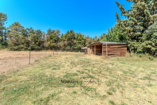 Maison à vendre à SIGNES (83) - Parcelle de plus d'un hectare - Piscine - Nombreuses annexes et dépendances - Calme absolu - Ensoleillée
