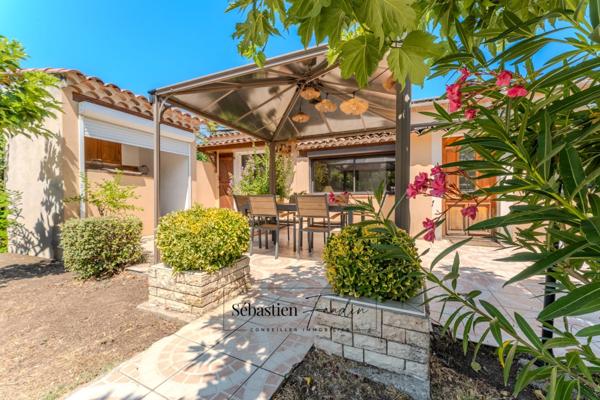 Maison à vendre à SIGNES (83) - Parcelle de plus d'un hectare - Piscine - Nombreuses annexes et dépendances - Calme absolu - Ensoleillée