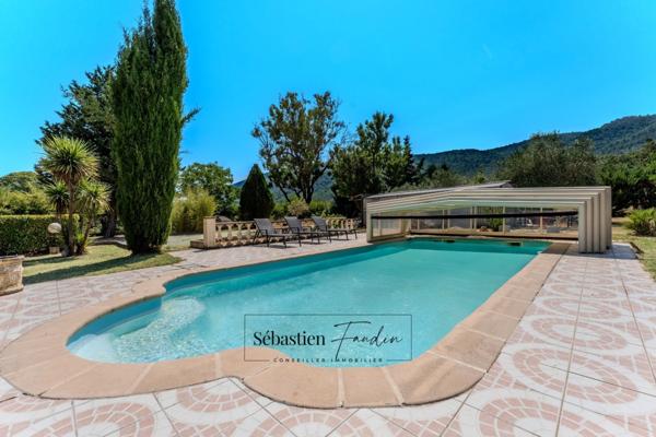 Maison à vendre à SIGNES (83) - Parcelle de plus d'un hectare - Piscine - Nombreuses annexes et dépendances - Calme absolu - Ensoleillée
