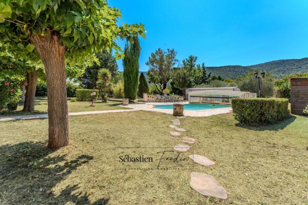 Maison à vendre à SIGNES (83) - Parcelle de plus d'un hectare - Piscine - Nombreuses annexes et dépendances - Calme absolu - Ensoleillée
