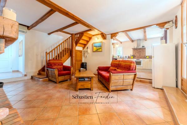 Maison à vendre à SIGNES (83) - Parcelle de plus d'un hectare - Piscine - Nombreuses annexes et dépendances - Calme absolu - Ensoleillée