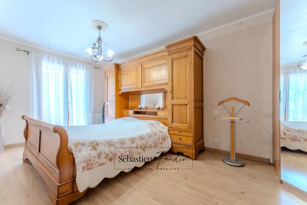 Maison à vendre à SIGNES (83) - Parcelle de plus d'un hectare - Piscine - Nombreuses annexes et dépendances - Calme absolu - Ensoleillée