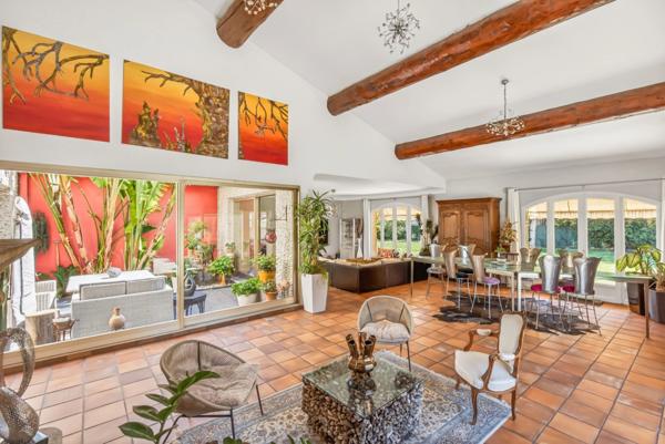 - CHATEAUNEUF LES MARTIGUES (13) - MAISON DE PRESTIGE - T10 - 3 SUITES PARENTALES + 3 CHAMBRES - PISCINE -TERRASSE - PARKING - CAVE