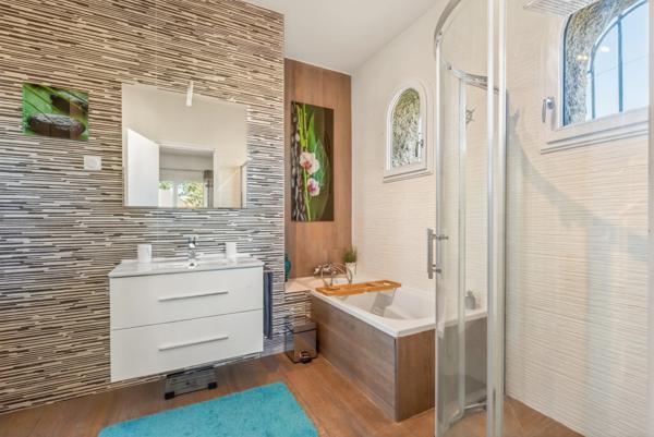 - CHATEAUNEUF LES MARTIGUES (13) - MAISON DE PRESTIGE - T10 - 3 SUITES PARENTALES + 3 CHAMBRES - PISCINE -TERRASSE - PARKING - CAVE