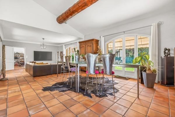 - CHATEAUNEUF LES MARTIGUES (13) - MAISON DE PRESTIGE - T10 - 3 SUITES PARENTALES + 3 CHAMBRES - PISCINE -TERRASSE - PARKING - CAVE