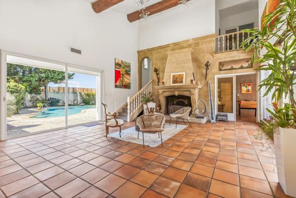 - CHATEAUNEUF LES MARTIGUES (13) - MAISON DE PRESTIGE - T10 - 3 SUITES PARENTALES + 3 CHAMBRES - PISCINE -TERRASSE - PARKING - CAVE