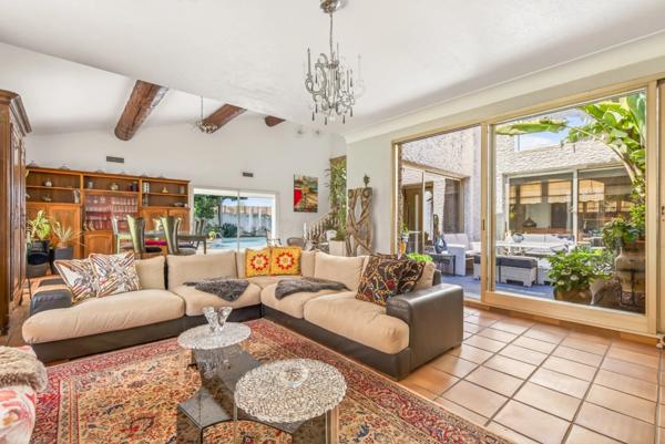 - CHATEAUNEUF LES MARTIGUES (13) - MAISON DE PRESTIGE - T10 - 3 SUITES PARENTALES + 3 CHAMBRES - PISCINE -TERRASSE - PARKING - CAVE