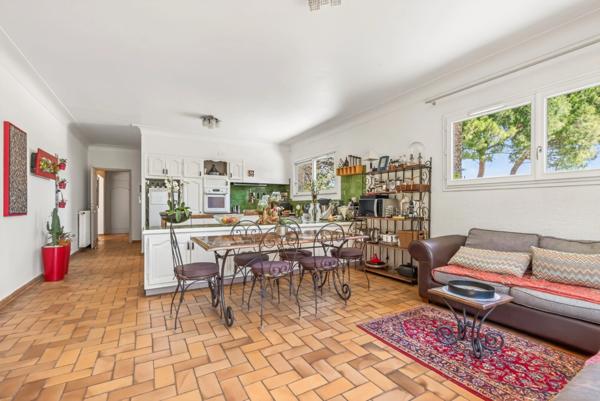 - CHATEAUNEUF LES MARTIGUES (13) - MAISON DE PRESTIGE - T10 - 3 SUITES PARENTALES + 3 CHAMBRES - PISCINE -TERRASSE - PARKING - CAVE