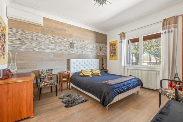 - CHATEAUNEUF LES MARTIGUES (13) - MAISON DE PRESTIGE - T10 - 3 SUITES PARENTALES + 3 CHAMBRES - PISCINE -TERRASSE - PARKING - CAVE