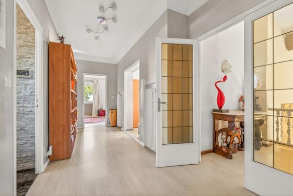 - CHATEAUNEUF LES MARTIGUES (13) - MAISON DE PRESTIGE - T10 - 3 SUITES PARENTALES + 3 CHAMBRES - PISCINE -TERRASSE - PARKING - CAVE