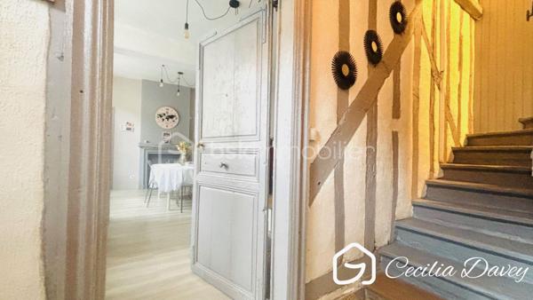 *** Nouveauté : Maison ancienne de caractère pleine de cachet avec son agréable espace extérieur composé d’une terrasse et d’un jardin intimiste ***

Edifiée sur un terrain entièrement clôturé, au calme et clos de murs, cette propriété authentique allie le charme authentique de l'ancien (poutres apparentes, colombages, magnifique cave voûtée...) et le confort d'une possible vie de plain-pied, composée de pièces généreuses et chaleureuses baignées de lumières.
Vous découvrirez de beaux volumes, des éléments anciens préservés, ainsi qu’un agréable espace extérieur composé d’une terrasse et d’un jardin intimiste, idéal pour profiter des beaux jours en toute tranquillité.
Une maison rare, pleine d’âme et de caractère, parfaite pour les amoureux de l’ancien en quête d’un cadre de vie privilégié.

* Descriptif de la Maison *

Au rez-de-chaussée :
- Une jolie entrée avec wc séparé et lave-mains
- Une spacieuse cuisine dinatoire, aménagée et équipée de marque Schmidt 
- Un beau salon de charme avec structure à colombages apparente
- Une pièce salon / bureau / chambre de plain-pied donnant directement sur l'extérieur
- Une salle de bain avec wc

A l'étage :
- 4 chambres spacieuses permettant de les adapter à votre mode de vie, chambre, bureau, salle de jeux...
- Un dressing
- Une salle d'eau
- 2 wc séparés


* Ses extérieurs *
- Un terrain d'environ 273m² entièrement clos de murs
- Un emplacement de stationnement
- Un joli extérieur intérieure intime, bien exposé, permettant un véritable espace de détente, composée d'une terrasse et d'un jardin
- Une magnifique cave voûtée

* Son secteur *
- proximité de services : son centre ville, ses marchés, sa proximité avec la gare SNCF et ses commerçants
- 10 mins de la ville de la gare SNCF de Sens

* Ses équipements et ses avantages *
- Ville très recherché de part sa tranquillité, sa proximité avec la gare SNCF et ses commerçants
- Chauffage Gaz de ville (chaudière entretenue tous les ans) 
- Assainissement collectif aux normes
- Bonne isolation
- Fibre installée
- Toutes les ouvertures sont équipées de double vitrage

Cette jolie Maison coup de cœur est à visiter rapidement...