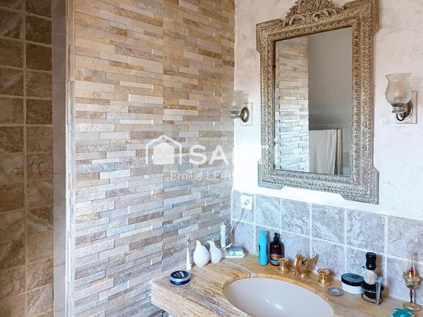 Une maison familiale au cœur d’un écrin de verdure