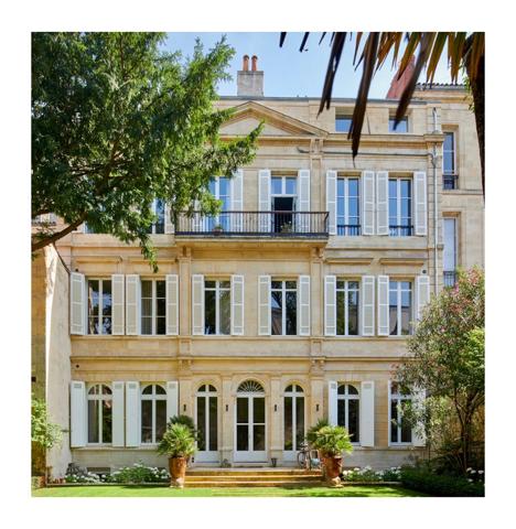 Bordeaux centre, Quinconces, dans Hôtel Particulier, superbe appartement bourgeois de 260 m2, avec jardin et piscine
