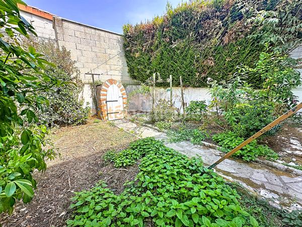 Vente
                Maison78 m² - 4 Pièces -
                    POITIERS (86000)