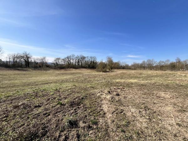 Vente Terrain 4 m2 à Bourg-Et-Comin