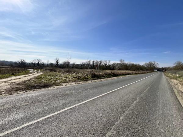 Vente Terrain 4 m2 à Bourg-Et-Comin