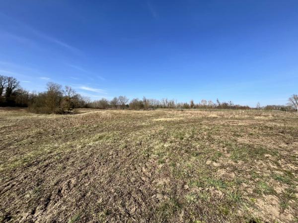 Vente Terrain 4 m2 à Bourg-Et-Comin
