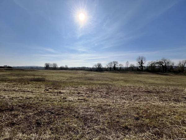 Vente Terrain 4 m2 à Bourg-Et-Comin