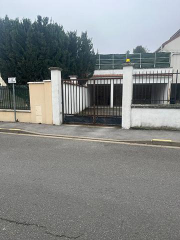 Place de parking à louer à 7 minutes de la Gare