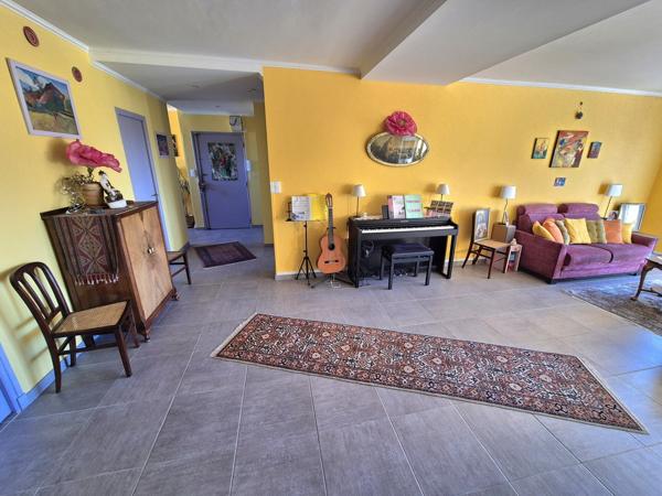 Appart dernier étage garage vue 95 m2 Alès (30100)