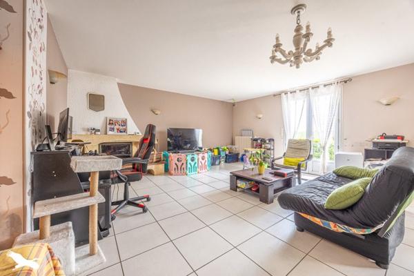 Maison à vendre |  Saint-Léger-de-la-Martinière |  6 pièces | 162 m²