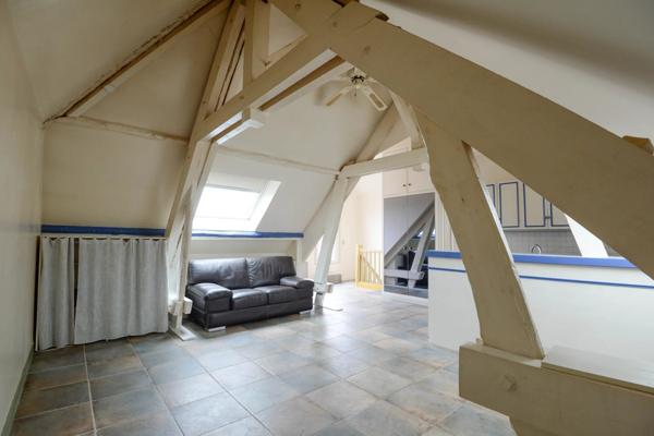 À vendre – Charmant studio lumineux avec grande terrasse privative et parking à Avon