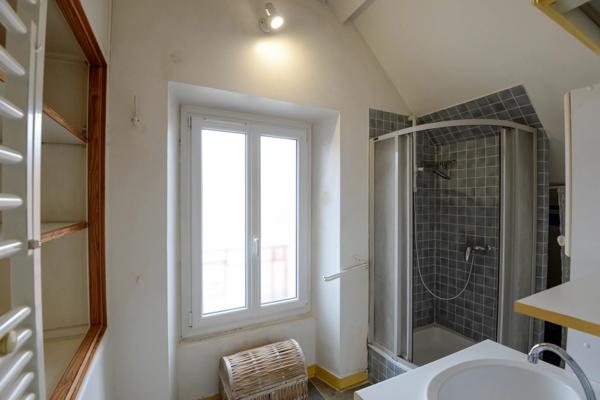 À vendre – Charmant studio lumineux avec grande terrasse privative et parking à Avon