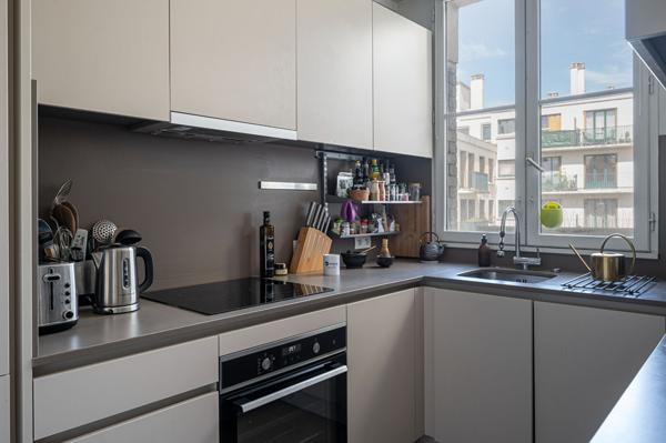 Appartement bourgeois 3 pièces 74m2 avec balcon- Paris 12
