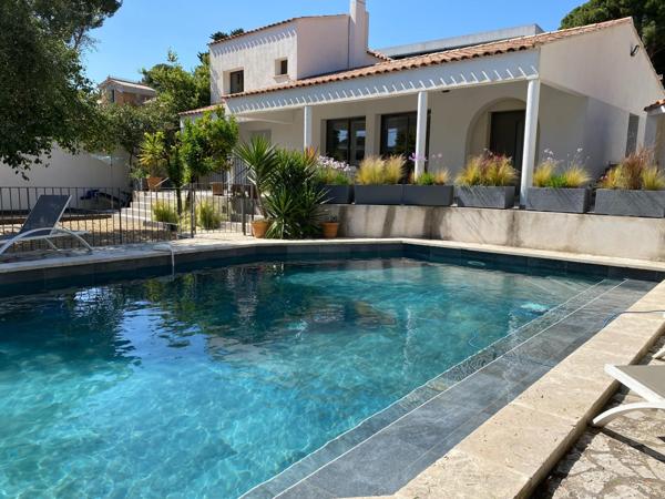 Superbe Villa T5 avec piscine en bord de mer