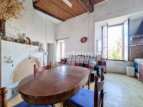 A vendre maison de village à rénover à Val Buëch Méouge 4 pièce(s) 90 m2 + dépendances.