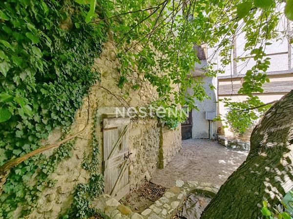 A vendre maison de village à rénover à Val Buëch Méouge 4 pièce(s) 90 m2 + dépendances.